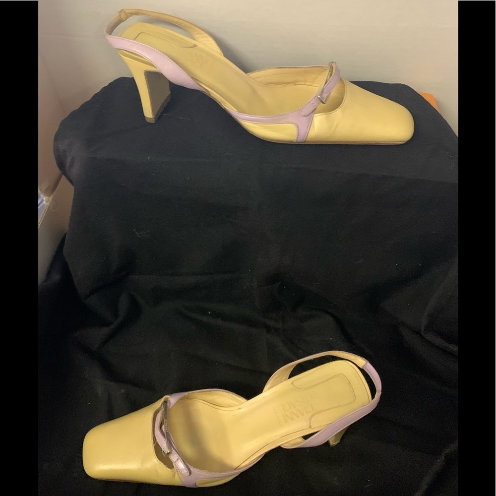 Versace Cream Colored Pumps/Heels 36.5‎ EU
